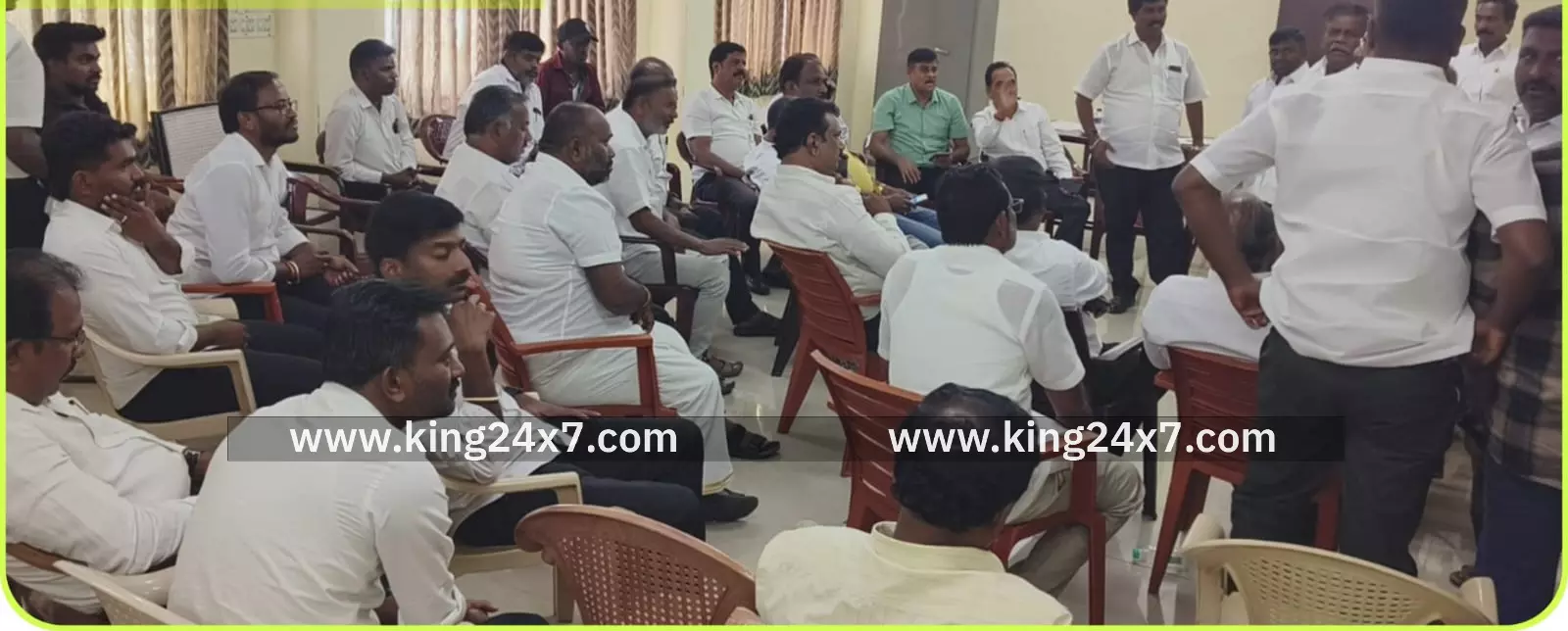 திண்டுக்கல் ஒருங்கிணைந்த நீதிமன்றம் வழக்கறிஞர் சங்க கூடத்தில் திண்டுக்கல் ஒருங்கிணைந்த நீதிமன்றம் வழக்கறிஞர் சங்க கூடத்தில்