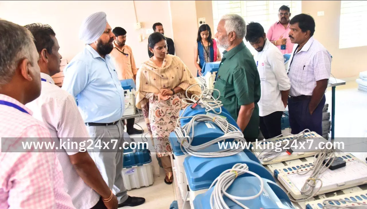 மின்னணு வாக்குப்பதிவு இயந்திரங்கள் முதற்கட்ட சரி பார்ப்பு பணியினை பார்வையிட்டு ஆய்வு மேற்கொண்ட மாவட்ட ஆட்சியர். மின்னணு வாக்குப்பதிவு இயந்திரங்கள் முதற்கட்ட சரி பார்ப்பு பணியினை பார்வையிட்டு ஆய்வு மேற்கொண்ட மாவட்ட ஆட்சியர்.