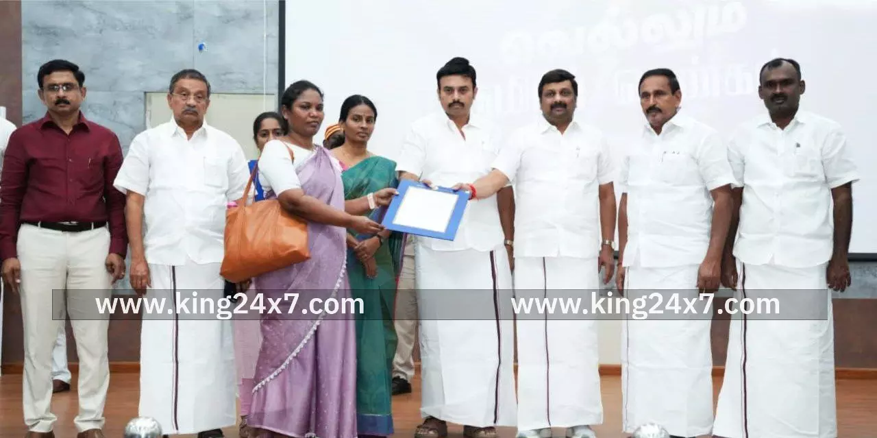 வெல்லும் தமிழ்ப் பெண்கள் தமிழ்நாட்டின் சாதனை பெண்களின் மாபெரும் வெற்றிக் கொண்டாட்டம் நிகழ்ச்சி அமைச்சர் மற்றும் எம்.பி பங்கேற்ப்பு. வெல்லும் தமிழ்ப் பெண்கள் தமிழ்நாட்டின் சாதனை பெண்களின் மாபெரும் வெற்றிக் கொண்டாட்டம் நிகழ்ச்சி அமைச்சர் மற்றும் எம்.பி பங்கேற்ப்பு.