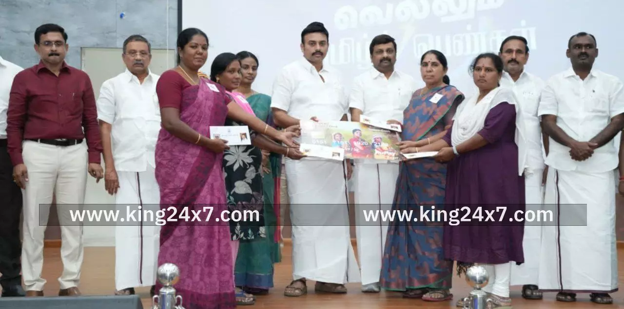 வெல்லும் தமிழ்ப் பெண்கள் தமிழ்நாட்டின் சாதனை பெண்களின் மாபெரும் வெற்றிக் கொண்டாட்டம் நிகழ்ச்சி அமைச்சர் மற்றும் எம்.பி பங்கேற்ப்பு. வெல்லும் தமிழ்ப் பெண்கள் தமிழ்நாட்டின் சாதனை பெண்களின் மாபெரும் வெற்றிக் கொண்டாட்டம் நிகழ்ச்சி அமைச்சர் மற்றும் எம்.பி பங்கேற்ப்பு.