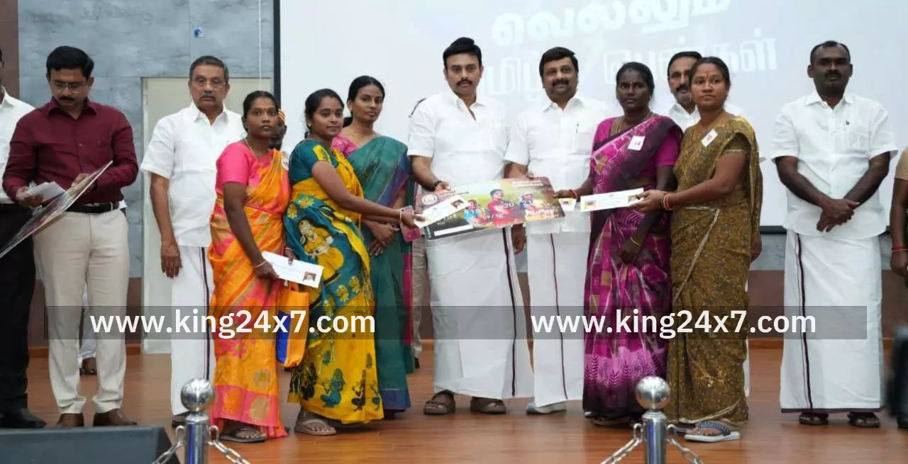 வெல்லும் தமிழ்ப் பெண்கள் தமிழ்நாட்டின் சாதனை பெண்களின் மாபெரும் வெற்றிக் கொண்டாட்டம் நிகழ்ச்சி அமைச்சர் மற்றும் எம்.பி பங்கேற்ப்பு. வெல்லும் தமிழ்ப் பெண்கள் தமிழ்நாட்டின் சாதனை பெண்களின் மாபெரும் வெற்றிக் கொண்டாட்டம் நிகழ்ச்சி அமைச்சர் மற்றும் எம்.பி பங்கேற்ப்பு.