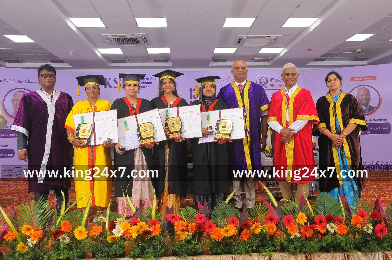 திருச்செங்கோடு கே.எஸ்.ஆர் மகளிர் கலை அறிவியல் கல்லூரியில் 13-வது பட்டமளிப்பு விழா திருச்செங்கோடு கே.எஸ்.ஆர் மகளிர் கலை அறிவியல் கல்லூரியில் 13-வது பட்டமளிப்பு விழா