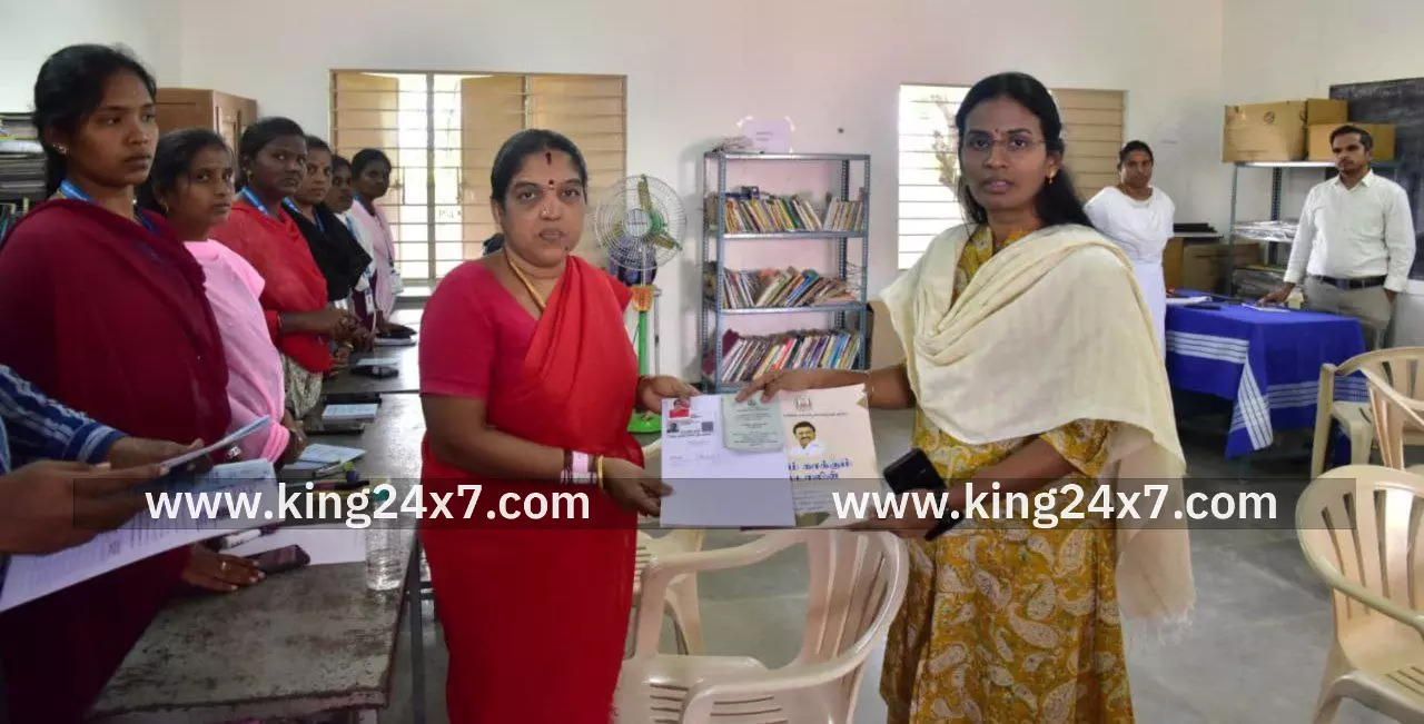 நாமக்கல் மற்றும் பரமத்திவேலூர் வட்டத்தில் நடைபெற்ற நலம் காக்கும் ஸ்டாலின்“ முகாமினை பார்வையிட்டு ஆய்வு மேற்கொண்ட மாவட்ட ஆட்ச்கியர். நாமக்கல் மற்றும் பரமத்திவேலூர் வட்டத்தில் நடைபெற்ற நலம் காக்கும் ஸ்டாலின்“ முகாமினை பார்வையிட்டு ஆய்வு மேற்கொண்ட மாவட்ட ஆட்ச்கியர்.