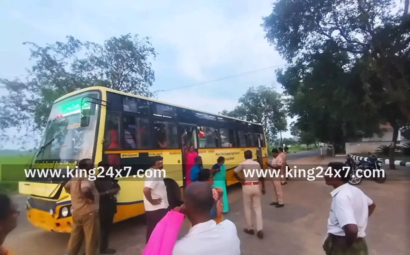 பஸ்ஸில் பயணி தவறவிட்ட மொபைலை கண்டுபிடித்த போலீசாரை பாராட்டிய பொதுமக்கள் பஸ்ஸில் பயணி தவறவிட்ட மொபைலை கண்டுபிடித்த போலீசாரை பாராட்டிய பொதுமக்கள்