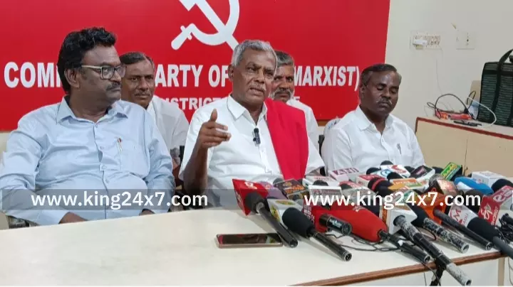 ஒரு மாநகராட்சியை கைப்பற்றியதற்கு பிரதமர் மோடி இந்தியாவையே கைப்பற்றியது போல வாழ்த்து தெரிவித்துள்ளார். கரூரில் மார்க்சிஸ்ட் கம்யூனிஸ்ட் கட்சியின் மாநில செயலாளர் சண்முகம் பேட்டி ஒரு மாநகராட்சியை கைப்பற்றியதற்கு பிரதமர் மோடி இந்தியாவையே கைப்பற்றியது போல வாழ்த்து தெரிவித்துள்ளார். கரூரில் மார்க்சிஸ்ட் கம்யூனிஸ்ட் கட்சியின் மாநில செயலாளர் சண்முகம் பேட்டி