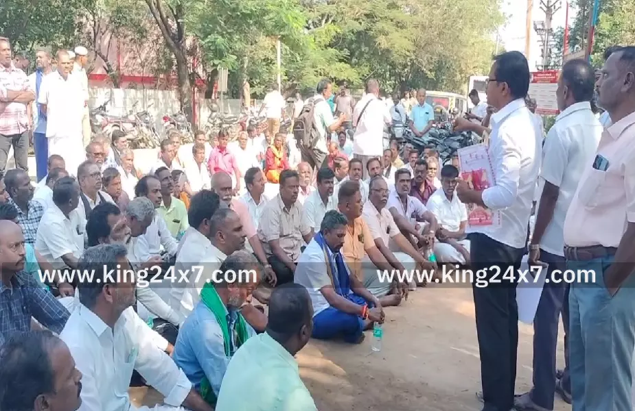 டாஸ்மார்க் அனைத்து தொழிற்சங்க கூட்டமைப்பு தலைமையில் உள்ளிருப்பு போராட்டம்!! டாஸ்மார்க் அனைத்து தொழிற்சங்க கூட்டமைப்பு தலைமையில் உள்ளிருப்பு போராட்டம்!!