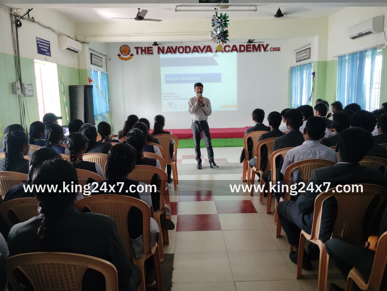 நவோதயா அகாடமி சீனியர் செகண்டரி பள்ளியில்
உயர் கல்வி விழிப்புணர்வு ஆலோசனை.