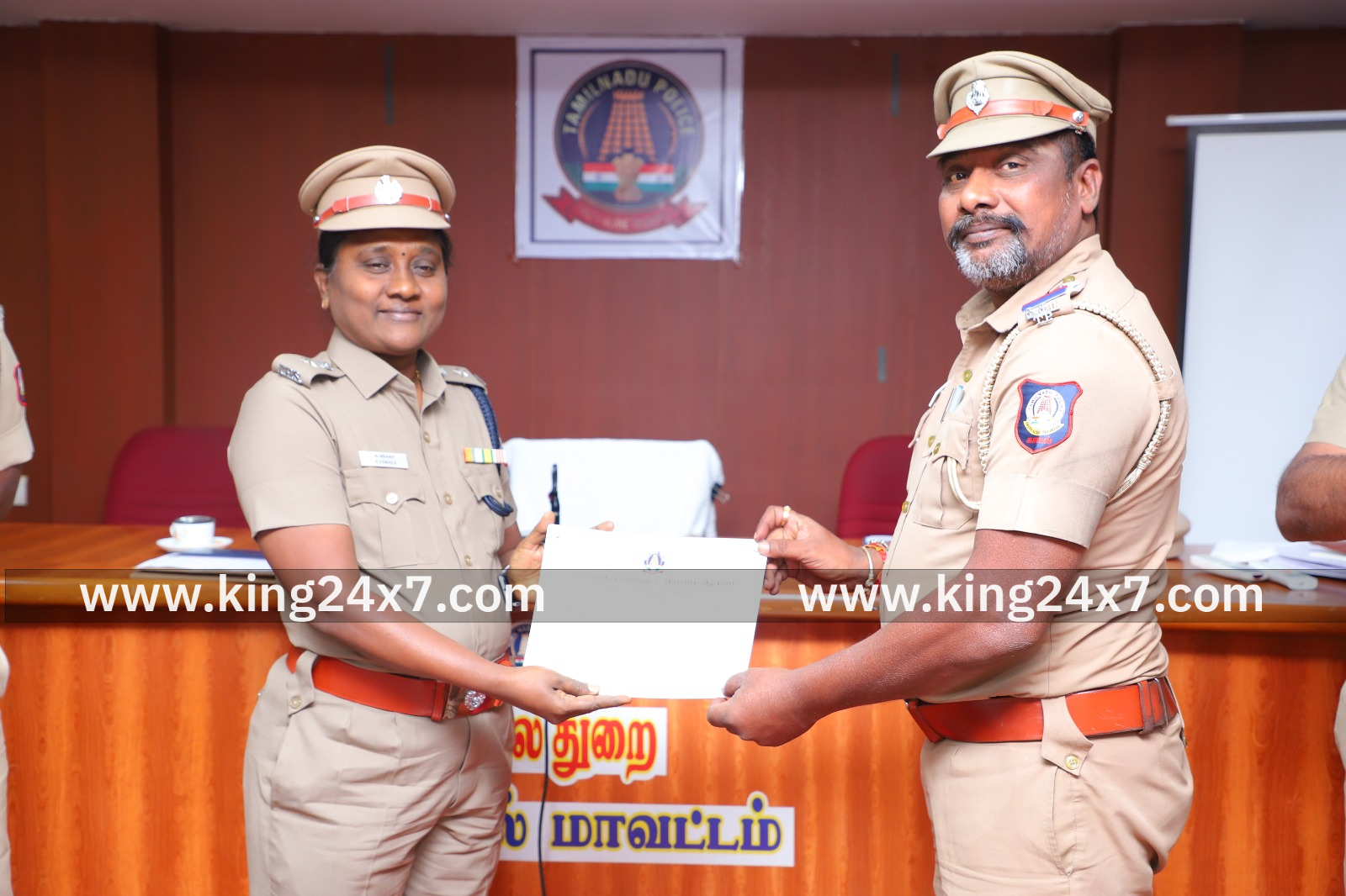 குமாரபாளையம் போலீசாருக்கு
எஸ்.பி. பாராட்டு