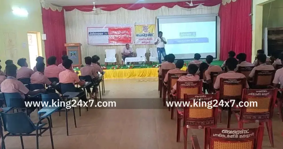 கடையநல்லூர் எவரெஸ்ட் பாலிடெக்னிக் கல்லூரியில் கேம்பஸ் இன்டர்வியூ. கடையநல்லூர் எவரெஸ்ட் பாலிடெக்னிக் கல்லூரியில் கேம்பஸ் இன்டர்வியூ.