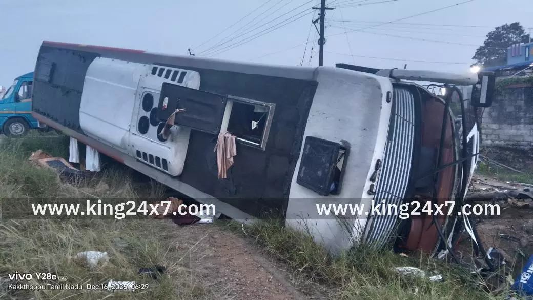 வேடசந்தூர் அருகே அதிகாலை ஆம்னி பேருந்து கவிழ்ந்த விபத்து வேடசந்தூர் அருகே அதிகாலை ஆம்னி பேருந்து கவிழ்ந்த விபத்து