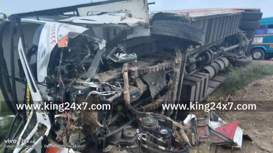 வேடசந்தூர் அருகே அதிகாலை ஆம்னி பேருந்து கவிழ்ந்த விபத்து வேடசந்தூர் அருகே அதிகாலை ஆம்னி பேருந்து கவிழ்ந்த விபத்து