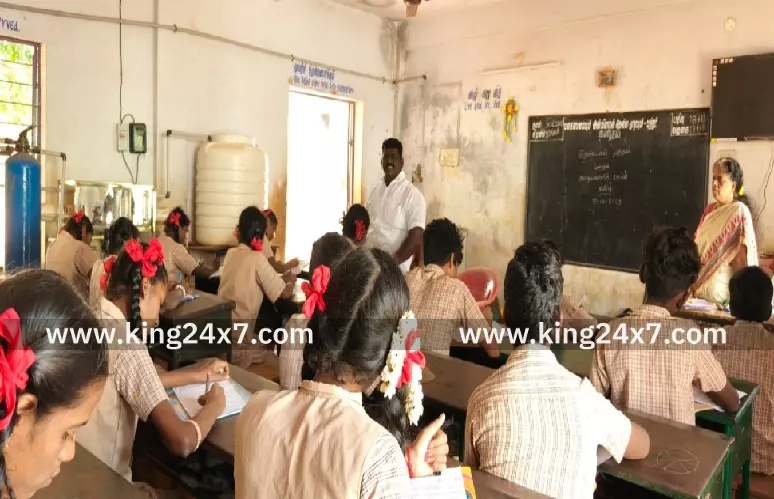 கந்தர்வகோட்டை அருகே அக்கச்சிப்பட்டி நடுநிலைப்பள்ளியில் இரண்டாம் பருவம் மற்றும் அரையாண்டு தேர்வு தொடக்கம்.!! கந்தர்வகோட்டை அருகே அக்கச்சிப்பட்டி நடுநிலைப்பள்ளியில் இரண்டாம் பருவம் மற்றும் அரையாண்டு தேர்வு தொடக்கம்.!!