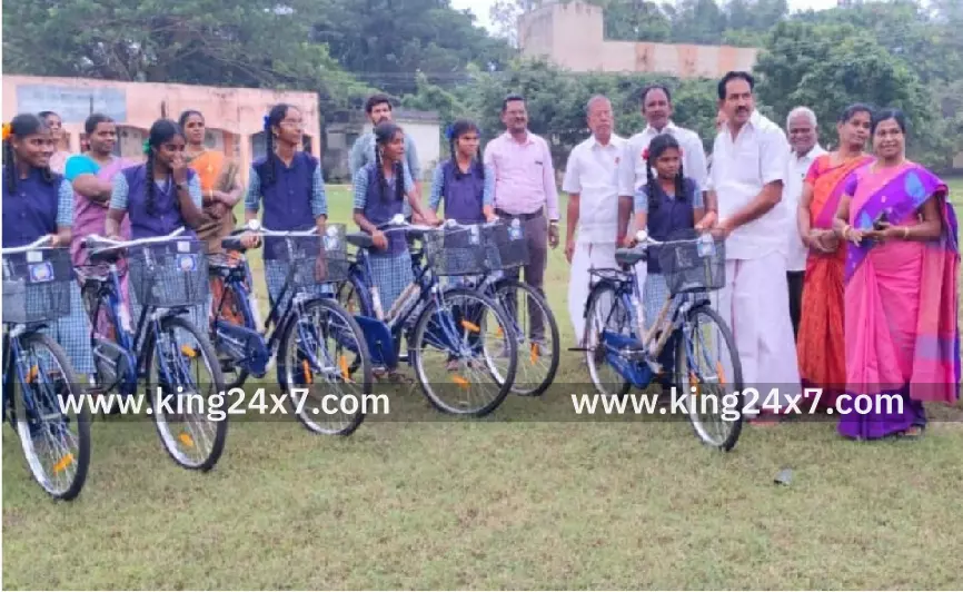 நாகப்பட்டினம் அரசு மேல்நிலைப் பள்ளியில் விலையில்லா மிதிவண்டி வழங்கும் விழா!! நாகப்பட்டினம் அரசு மேல்நிலைப் பள்ளியில் விலையில்லா மிதிவண்டி வழங்கும் விழா!!