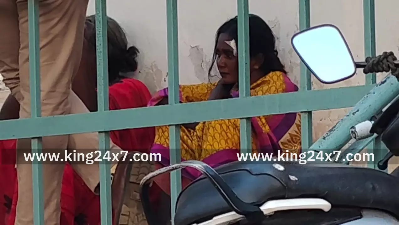 துவரங்குறிச்சி பேருந்து நிலையத்தில் பயணிகளிடம் திருட்டில் ஈடுபட்ட மூன்று பெண்கள் கைது. துவரங்குறிச்சி பேருந்து நிலையத்தில் பயணிகளிடம் திருட்டில் ஈடுபட்ட மூன்று பெண்கள் கைது.