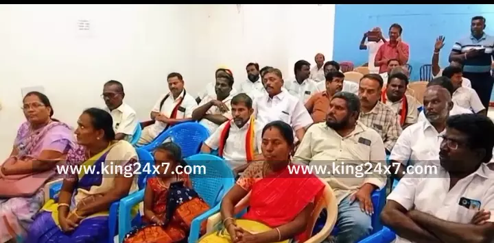 தேமுதிக மாநாடு குறித்து கரூர் மாநகரில் கலந்தாய்வு கூட்டம் நடைபெற்றது. தேமுதிக மாநாடு குறித்து கரூர் மாநகரில் கலந்தாய்வு கூட்டம் நடைபெற்றது.