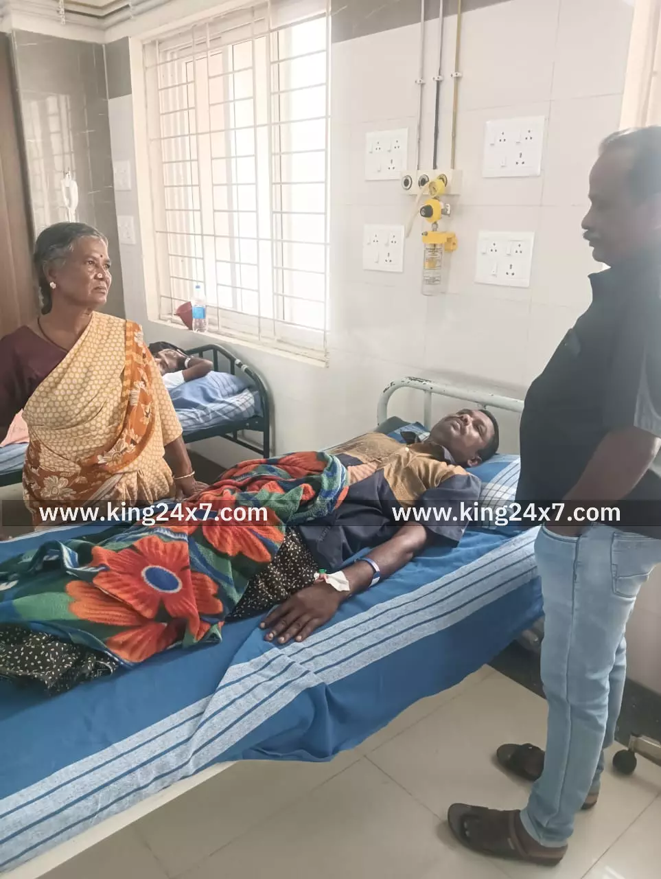 இருவர் வழிமறித்து ஒருவரை தாக்கினார் இருவர் வழிமறித்து ஒருவரை தாக்கினார்