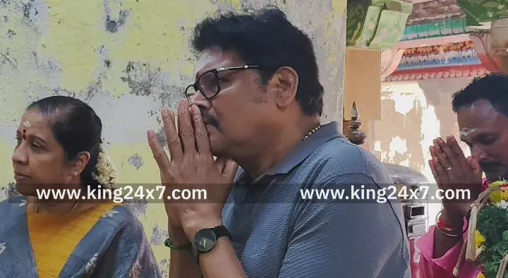 ராமநாதபுரம் திரைப்பட இயக்குனர் சாமி தரிசனம் செய்தார் ராமநாதபுரம் திரைப்பட இயக்குனர் சாமி தரிசனம் செய்தார்