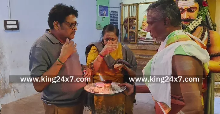 ராமநாதபுரம் திரைப்பட இயக்குனர் சாமி தரிசனம் செய்தார் ராமநாதபுரம் திரைப்பட இயக்குனர் சாமி தரிசனம் செய்தார்