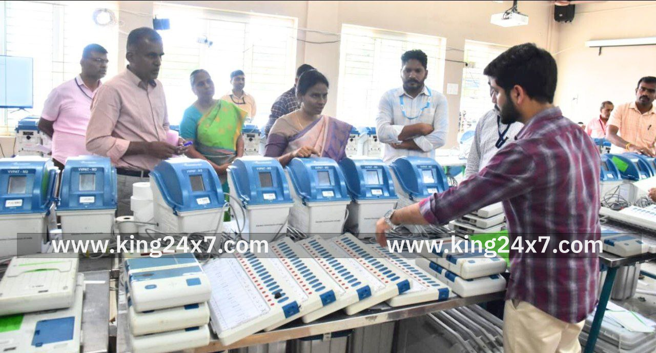 நாமக்கல் மாவட்டத்தில் உள்ள கிராம ஊராட்சிப் பகுதிகளில் நடப்படும் மரக்கன்றுகளை அந்த பகுதியைச் சேர்ந்த பொதுமக்கள் தத்தெடுத்துக் கொண்டு பராமரிக்க வேண்டும்  மாவட்ட  ஆட்சியர்  வேண்டுகோள்.