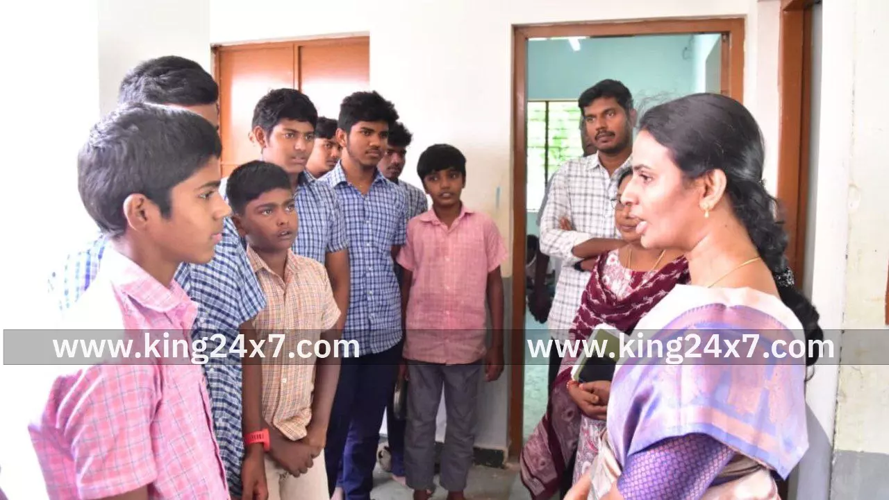 நாமக்கல் மாவட்டத்தில் உள்ள கிராம ஊராட்சிப் பகுதிகளில் நடப்படும் மரக்கன்றுகளை அந்த பகுதியைச் சேர்ந்த பொதுமக்கள் தத்தெடுத்துக் கொண்டு பராமரிக்க வேண்டும் மாவட்ட ஆட்சியர் வேண்டுகோள். நாமக்கல் மாவட்டத்தில் உள்ள கிராம ஊராட்சிப் பகுதிகளில் நடப்படும் மரக்கன்றுகளை அந்த பகுதியைச் சேர்ந்த பொதுமக்கள் தத்தெடுத்துக் கொண்டு பராமரிக்க வேண்டும் மாவட்ட ஆட்சியர் வேண்டுகோள்.