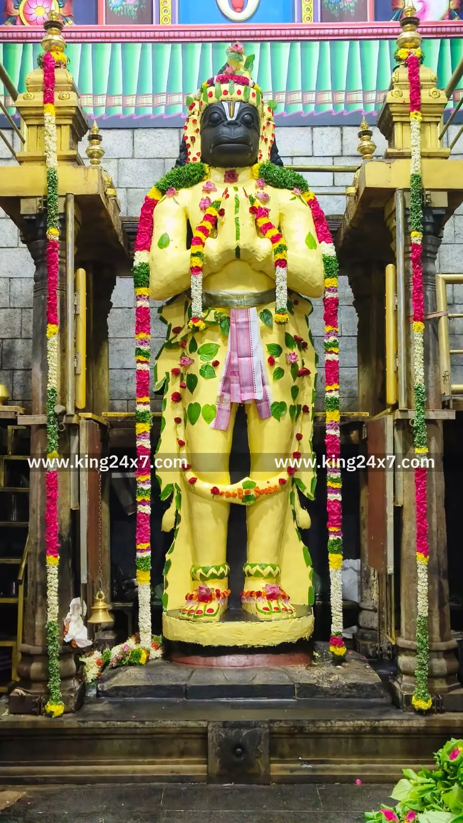 மார்கழி மாத பிறப்பு: வெண்ணெய் காப்பு அலங்காரத்தில் நாமக்கல் ஆஞ்சநேயர்! மார்கழி மாத பிறப்பு: வெண்ணெய் காப்பு அலங்காரத்தில் நாமக்கல் ஆஞ்சநேயர்!