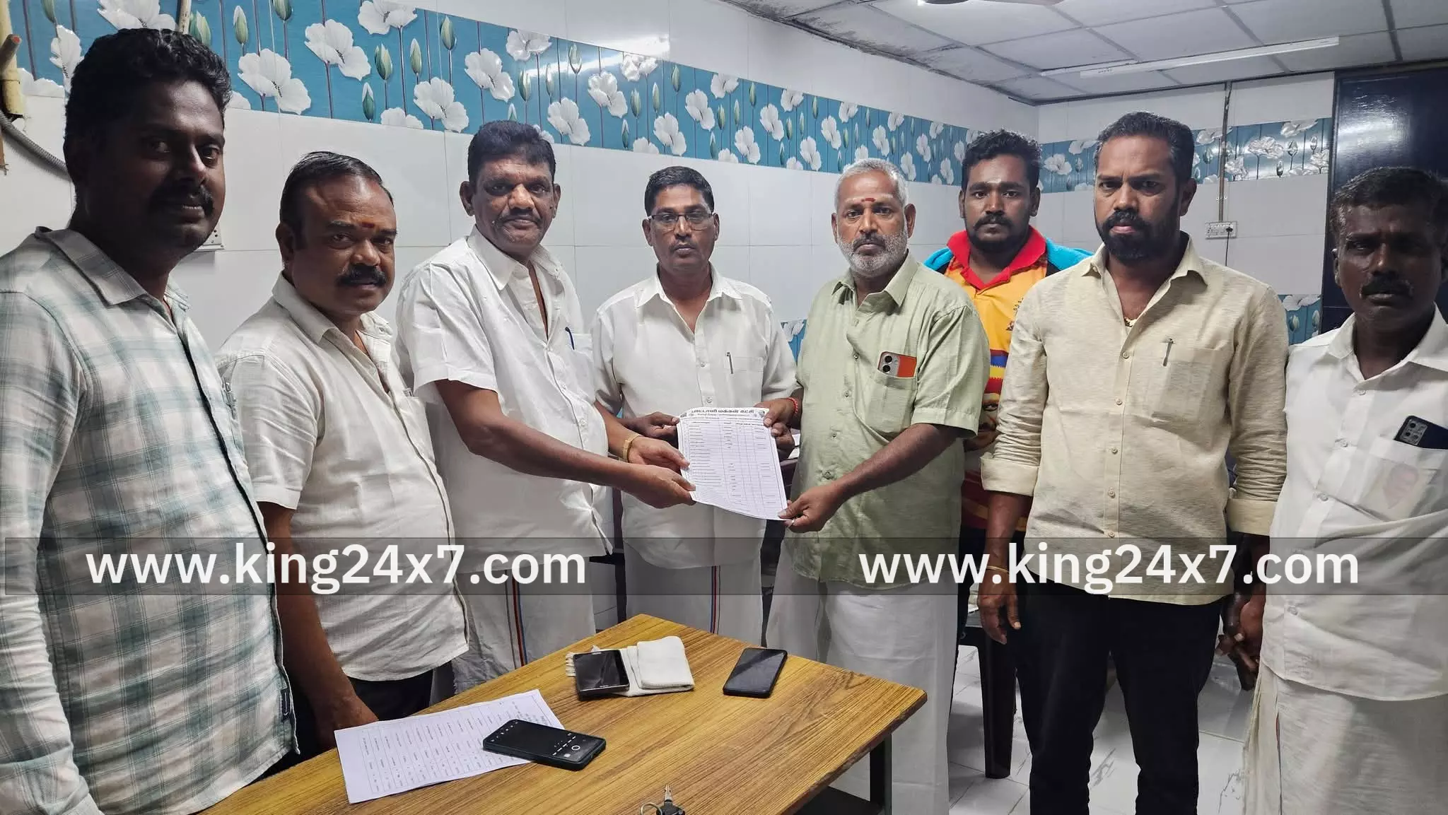 சீர்காழி சட்டமன்ற தொகுதி சீர்காழிநகரம் மற்றும் , சீர்காழிமேற்கு ஒன்றிய பூத் கமிட்டி பொறுப்பாளர்கள் மற்றும் ஒன்றிய நகர பொறுப்பாளர்கள் பட்டியலை வழங்கினர் சீர்காழி சட்டமன்ற தொகுதி சீர்காழிநகரம் மற்றும் , சீர்காழிமேற்கு ஒன்றிய பூத் கமிட்டி பொறுப்பாளர்கள் மற்றும் ஒன்றிய நகர பொறுப்பாளர்கள் பட்டியலை வழங்கினர்