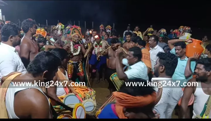 கரூர் அருகே அருள்மிகு ஸ்ரீ மகா சங்கிலி கருப்பண்ணசாமி திருக்கோவிலில் 3-ம் ஆண்டு அபிஷேக ஆராதனை விழா நடைபெற்றது. கரூர் அருகே அருள்மிகு ஸ்ரீ மகா சங்கிலி கருப்பண்ணசாமி திருக்கோவிலில் 3-ம் ஆண்டு அபிஷேக ஆராதனை விழா நடைபெற்றது.