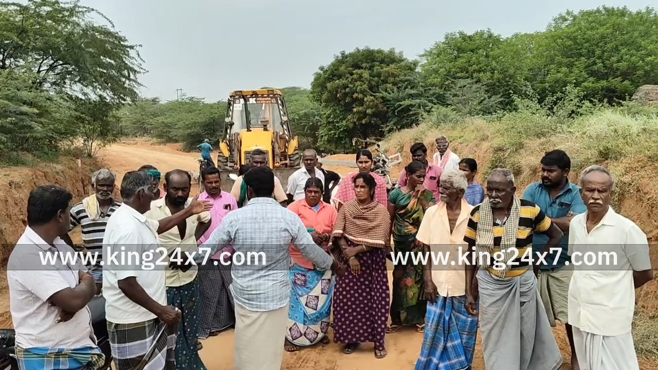 உடையகுளத்துப்பட்டியில் சாலை அமைத்து தராமல் சோலார் மின்கம்பம் அமைக்க பொதுமக்கள் எதிர்ப்பு