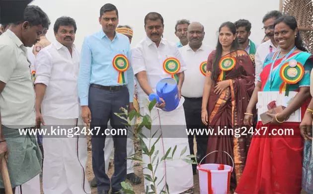 நாகம்பட்டி கல்லூரியில் 5000 மரக்கன்றுகள் நடும் விழா : ஆட்சியர் இளம் பகவத் பங்கேற்பு