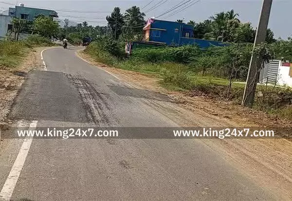 சாலை போட்ட 2, மாதங்களிலேயே கந்தல் கந்தலாக சாலை, நெடுஞ்சாலைதுறையின் அலட்சியம்! நடவடிக்கை எடுப்பார மாவட்ட ஆட்சியர்? சாலை போட்ட 2, மாதங்களிலேயே கந்தல் கந்தலாக சாலை, நெடுஞ்சாலைதுறையின் அலட்சியம்! நடவடிக்கை எடுப்பார மாவட்ட ஆட்சியர்?