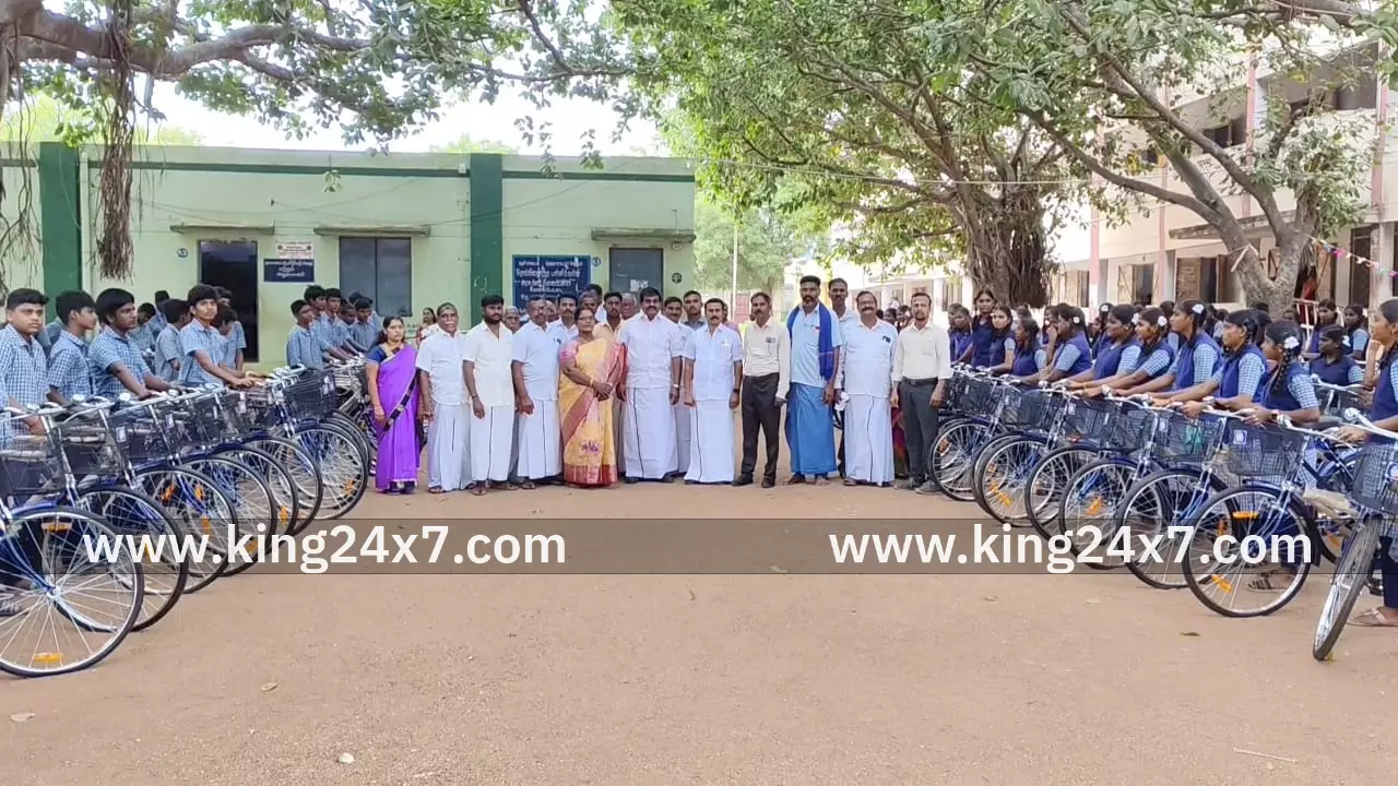 லாலாபேட்டை,பஞ்சப்பட்டி அரசு மேல்நிலைப்பள்ளிகளில் 280 மாணவ மாணவிகளுக்கு இலவச மிதிவண்டிகள் லாலாபேட்டை,பஞ்சப்பட்டி அரசு மேல்நிலைப்பள்ளிகளில் 280 மாணவ மாணவிகளுக்கு இலவச மிதிவண்டிகள்