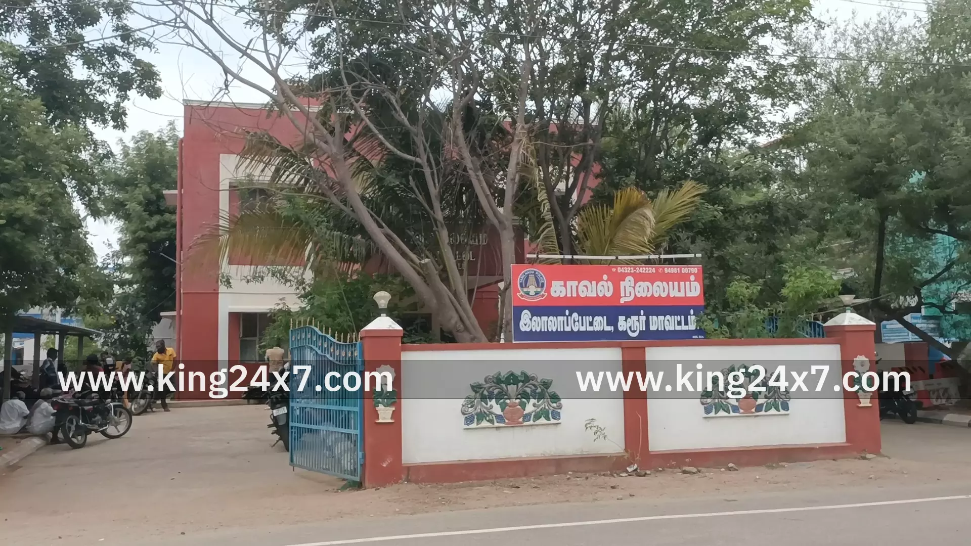 இரு சக்கர வாகனம் நேருக்கு நேர் மோதி இருவர் பாடுகாயம் இரு சக்கர வாகனம் நேருக்கு நேர் மோதி இருவர் பாடுகாயம்