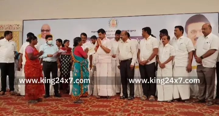 கரூர் மாவட்டத்தில் 28000 பேருக்கு பட்டா வழங்க இலக்கு நிர்ணயிக்கப்பட்டு தற்போது 45 ஆயிரம் பட்டாக்கள் வழங்கப்பட்டுள்ளது. செந்தில் பாலாஜி பெருமிதம். கரூர் மாவட்டத்தில் 28000 பேருக்கு பட்டா வழங்க இலக்கு நிர்ணயிக்கப்பட்டு தற்போது 45 ஆயிரம் பட்டாக்கள் வழங்கப்பட்டுள்ளது. செந்தில் பாலாஜி பெருமிதம்.