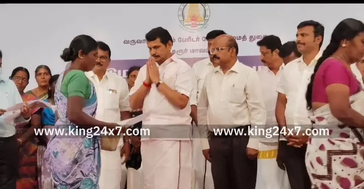 கரூர் மாவட்டத்தில் 28000 பேருக்கு பட்டா வழங்க இலக்கு நிர்ணயிக்கப்பட்டு தற்போது 45 ஆயிரம் பட்டாக்கள் வழங்கப்பட்டுள்ளது. செந்தில் பாலாஜி பெருமிதம். கரூர் மாவட்டத்தில் 28000 பேருக்கு பட்டா வழங்க இலக்கு நிர்ணயிக்கப்பட்டு தற்போது 45 ஆயிரம் பட்டாக்கள் வழங்கப்பட்டுள்ளது. செந்தில் பாலாஜி பெருமிதம்.