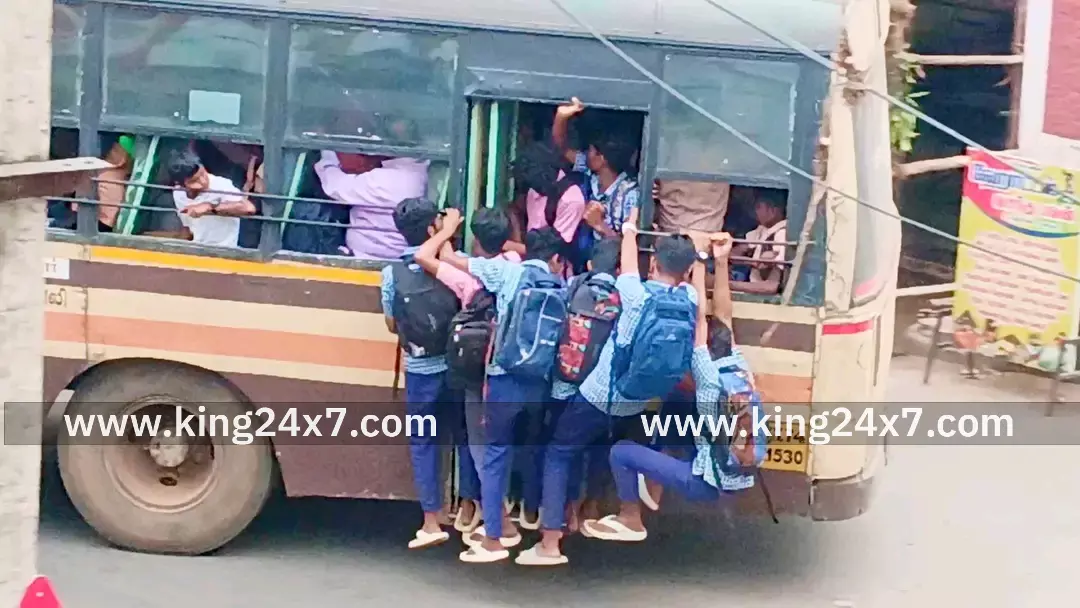 மாணவர்கள் ஆபத்தான பயணம் அதிகாரிகள் நடவடிக்கை எடுக்க வேண்டும் மாணவர்கள் ஆபத்தான பயணம் அதிகாரிகள் நடவடிக்கை எடுக்க வேண்டும்