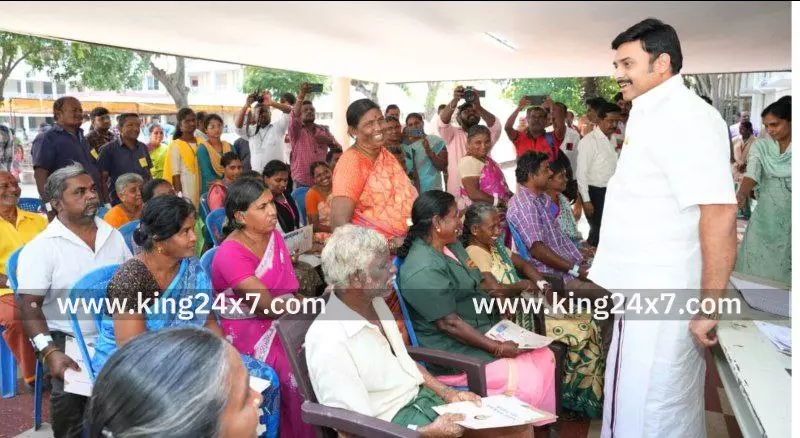 சிறுபான்மையினர் உரிமைகள் தின விழாவை முன்னிட்டு 103 பயனாளிகளுக்கு ரூ.28.38 இலட்சம் மதிப்பில் அரசு நலத்திட்ட உதவிகளை வழங்கிய அமைச்சர் மா.மதிவேந்தன். சிறுபான்மையினர் உரிமைகள் தின விழாவை முன்னிட்டு 103 பயனாளிகளுக்கு ரூ.28.38 இலட்சம் மதிப்பில் அரசு நலத்திட்ட உதவிகளை வழங்கிய அமைச்சர் மா.மதிவேந்தன்.