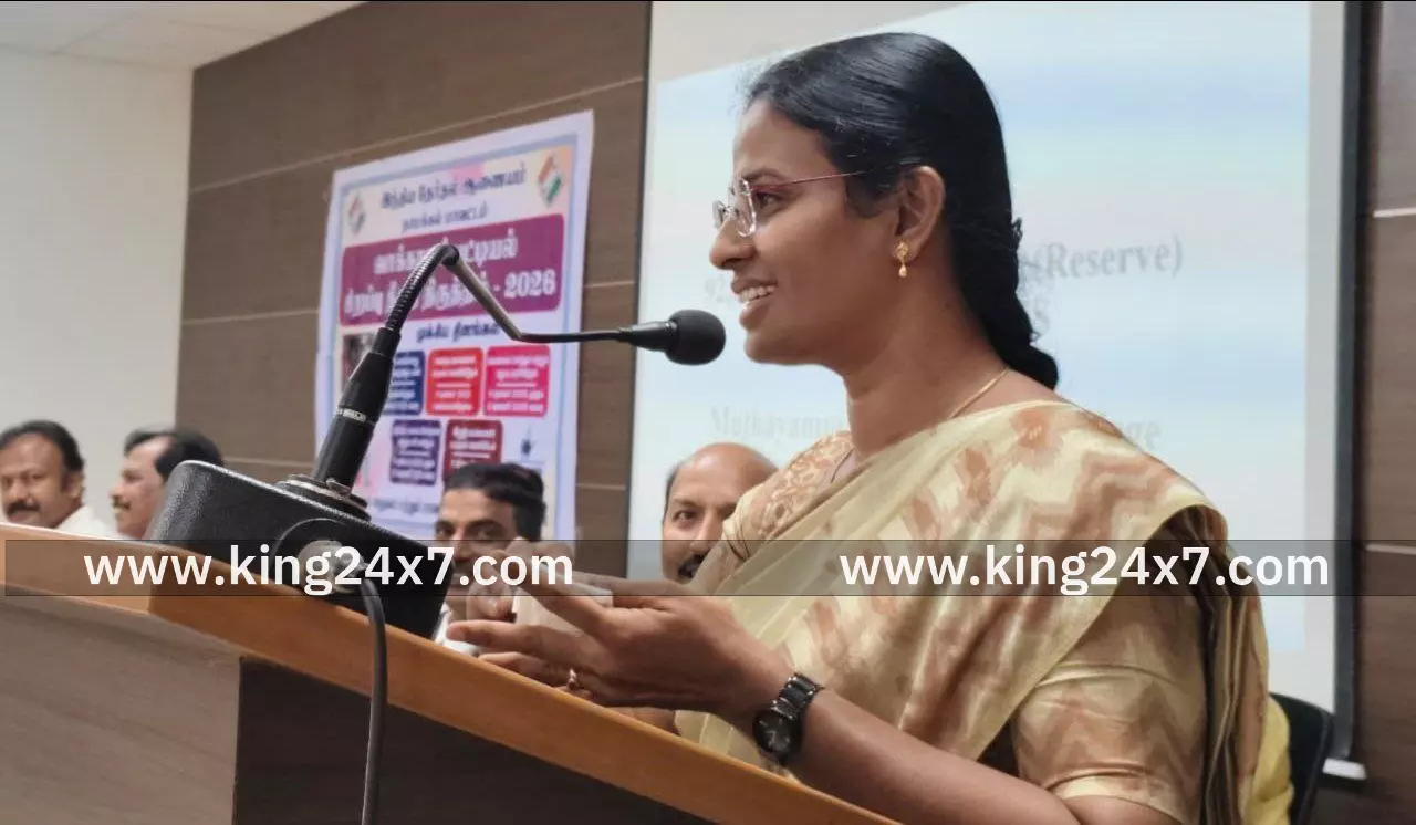 நாமக்கல் மாவட்ட தேர்தல் அலுவலர் / மாவட்ட ஆட்சியரே இராசிபுரம் சட்டமன்ற தொகுதியில் இளம் வாக்காளர்களை வாக்காளர் பட்டியலில் சேர்க்கும் முகாம் நடைபெற்றதைப் பார்வையிட்டார். நாமக்கல் மாவட்ட தேர்தல் அலுவலர் / மாவட்ட ஆட்சியரே இராசிபுரம் சட்டமன்ற தொகுதியில் இளம் வாக்காளர்களை வாக்காளர் பட்டியலில் சேர்க்கும் முகாம் நடைபெற்றதைப் பார்வையிட்டார்.