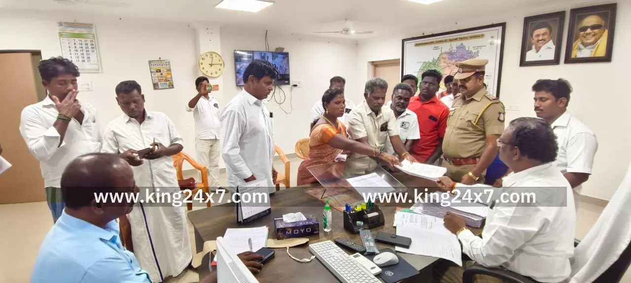 கோட்டாட்சியர் அலுவலகம் முன்பு மலைவாழ் மக்கள் சங்கத்தினர் ஆர்ப்பாட்டம் கோட்டாட்சியர் அலுவலகம் முன்பு மலைவாழ் மக்கள் சங்கத்தினர் ஆர்ப்பாட்டம்