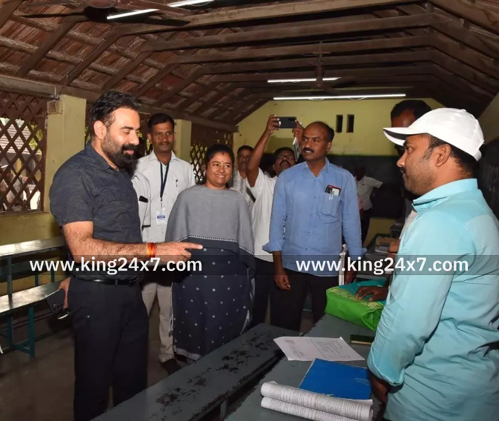 சிறப்பு வாக்காளர் பட்டியல் பார்வையாளர் நீரஜ்கர்வால் தலைமையில் அங்கீகரிக்கப்பட்ட அரசியல் கட்சி பிரதிநிதிகள் மற்றும் அலுவலர்களுடனான ஆலோசனைக்கூட்டம் சிறப்பு வாக்காளர் பட்டியல் பார்வையாளர் நீரஜ்கர்வால் தலைமையில் அங்கீகரிக்கப்பட்ட அரசியல் கட்சி பிரதிநிதிகள் மற்றும் அலுவலர்களுடனான ஆலோசனைக்கூட்டம்