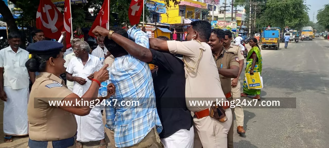 தோகை மலையில் அகில இந்திய விவசாயத் தொழிலாளர் சங்கத்தினர் ஆர்ப்பாட்டம் தோகை மலையில் அகில இந்திய விவசாயத் தொழிலாளர் சங்கத்தினர் ஆர்ப்பாட்டம்