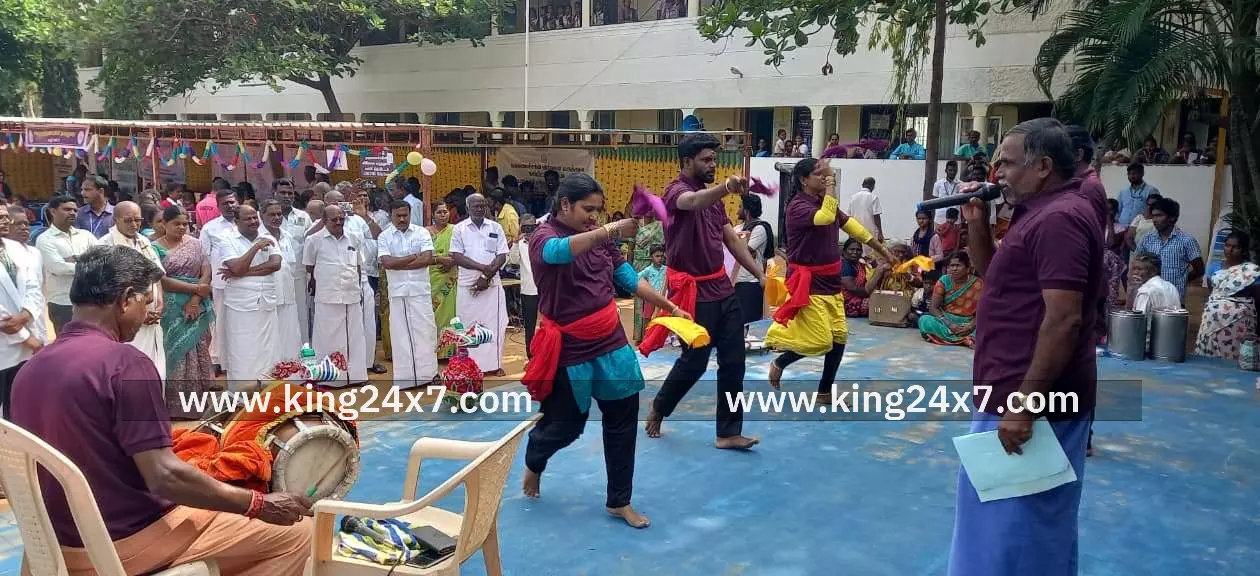 கடவூர் ஒன்றிய பகுதிகளில் இளம்வயது திருமணத்தை தடுப்போம், வளர் இளம் பருவ கற்பத்தை தவிர்ப்போம் கடவூர் ஒன்றிய பகுதிகளில் இளம்வயது திருமணத்தை தடுப்போம், வளர் இளம் பருவ கற்பத்தை தவிர்ப்போம்