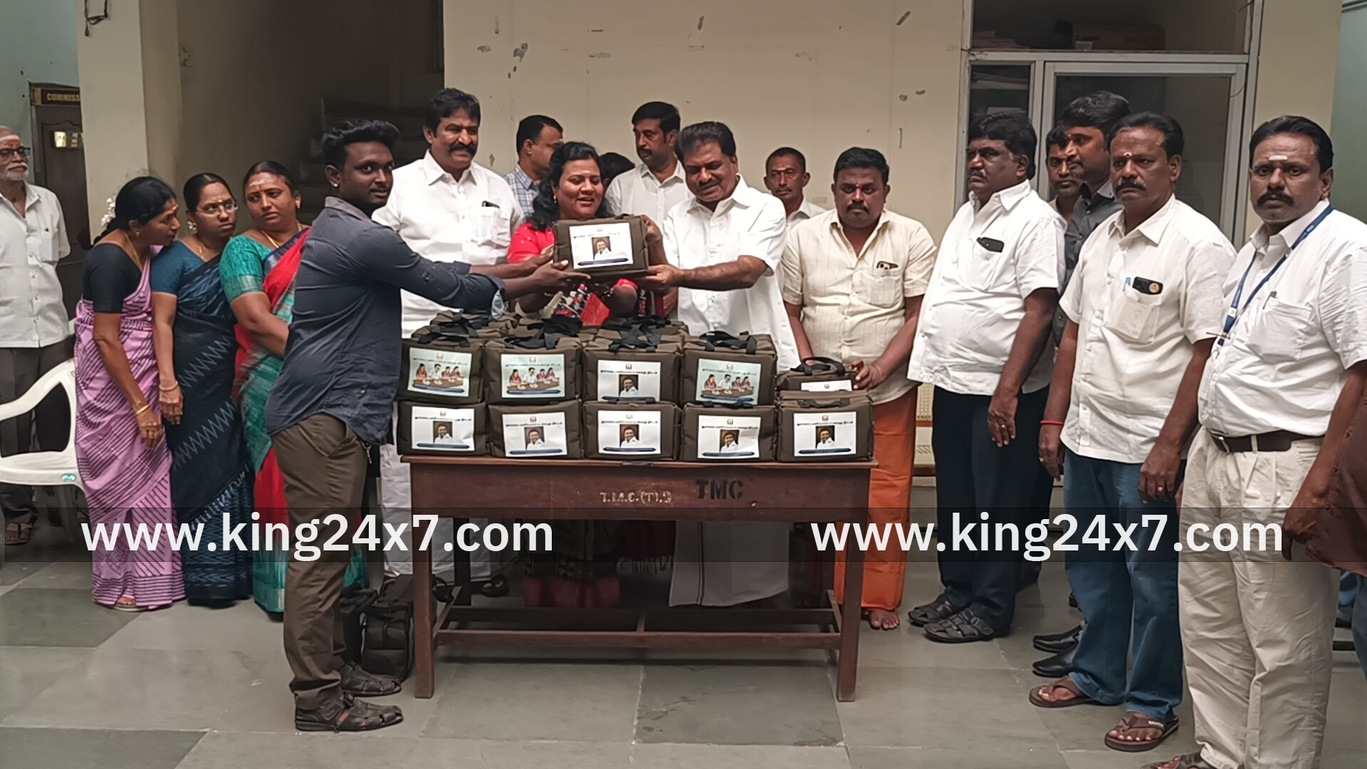 அனைத்தும் மாநிலங்களுக்கும் வழிகாட்டும திட்டங்களை தமிழக முதல்வர் அறிமுகப்படுத்தி வருகிறார் தூய்மை பணியாளர் களுக்கு காலை உணவு வழங்கும் திட்டத்தை தொடங்கி வைத்து MLA பேச்சு