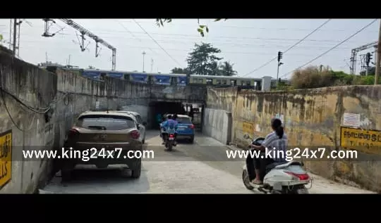 கும்மிடிப்பூண்டி : ரயில்வே சுரங்கப்பாதை மறுபடியும் இன்று திறக்கப்பட்டுள்ளது.