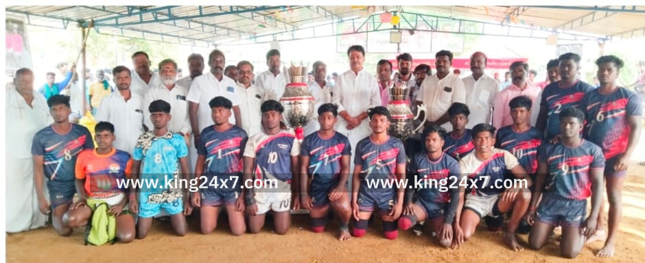 காரையூரில் மாபெரும் கபடி போட்டி பரிசு வழங்கிய முன்னாள் எம்எல்ஏ