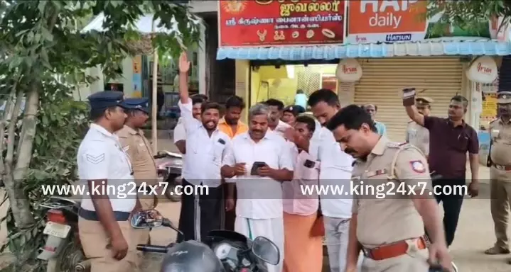 கிருஷ்ணராயபுரத்தில்மோட்ச தீபம் ஏற்ற என்ற இந்து முன்னணியினர் கைது. கிருஷ்ணராயபுரத்தில்மோட்ச தீபம் ஏற்ற என்ற இந்து முன்னணியினர் கைது.