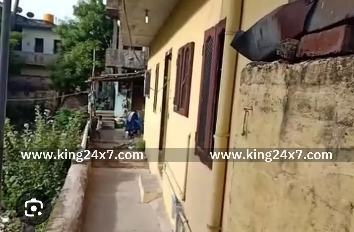 வீட்டின் உரிமையாளர் அத்துமீறல் போலீசார் விசாரணை