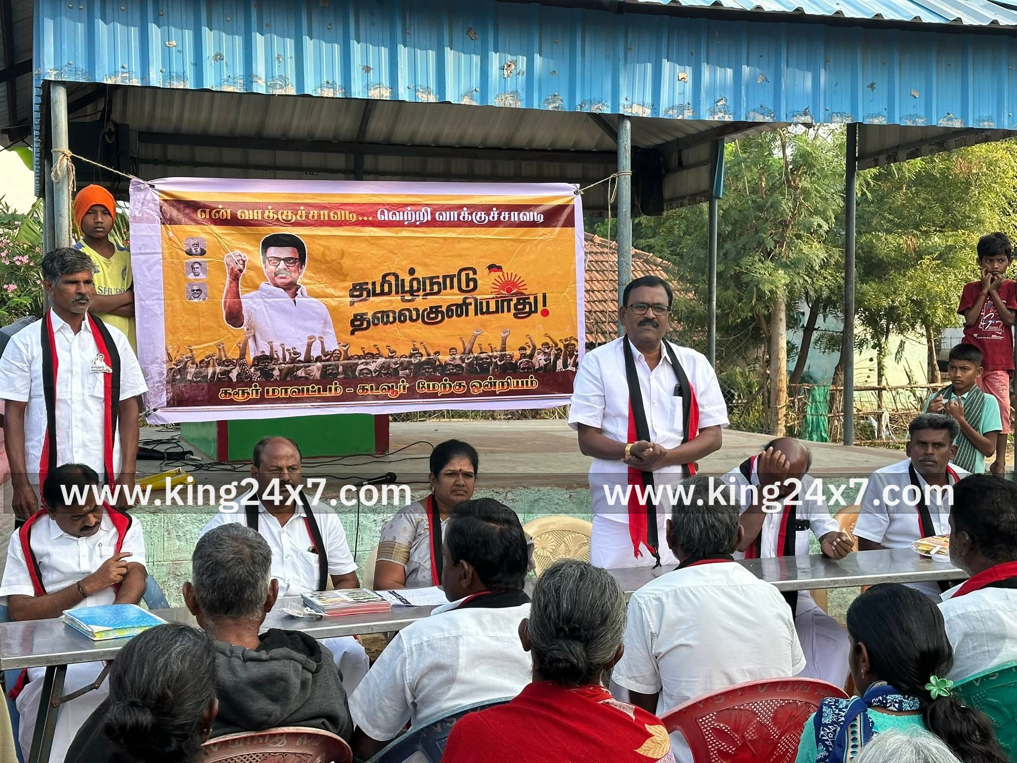 கடவூர் கன்னிமார்பாளையத்தில் என் வாக்குச்சாவடி வெற்றி வாக்குச்சாவடி ஆலோசனைக் கூட்டம் நடைபெற்றது