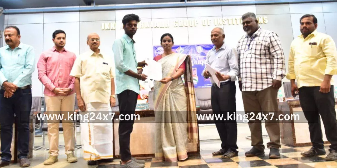 நாமக்கல் மாவட்ட தேர்தல் அலுவலர் / மாவட்ட  ஆட்சியர்  தலைமையில்  திருச்செங்கோடு மற்றும் குமாரபாளையம் சட்டமன்ற தொகுதிகளில்  இளம் வாக்காளர்களுக்கான விழிப்புணர்வு நிகழ்ச்சி நடைபெற்றது.