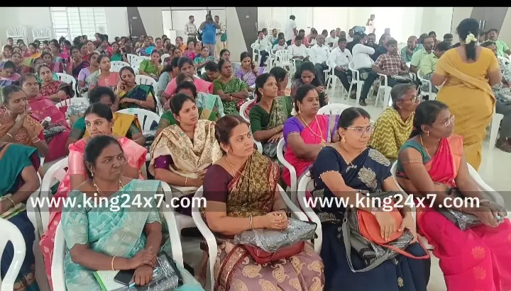 கரூரில் தமிழ்நாடு உயர்நிலை- மேல்நிலை பட்டதாரி ஆசிரியர் சங்கத்தின் மாநில பொதுக்குழு கூட்டம் நடைபெற்றது. கரூரில் தமிழ்நாடு உயர்நிலை- மேல்நிலை பட்டதாரி ஆசிரியர் சங்கத்தின் மாநில பொதுக்குழு கூட்டம் நடைபெற்றது.