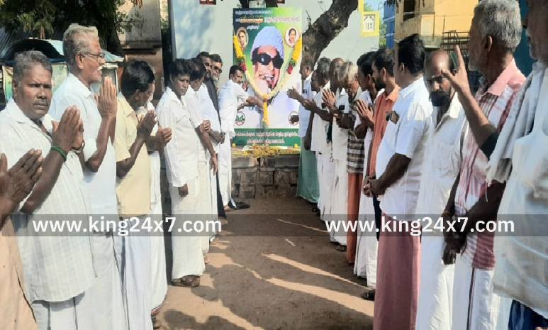 எம்ஜிஆர் திருவுருவப் படத்திற்கு மலர் தூவி அஞ்சலி!!